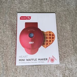 BRAND NEW dash mini waffle maker